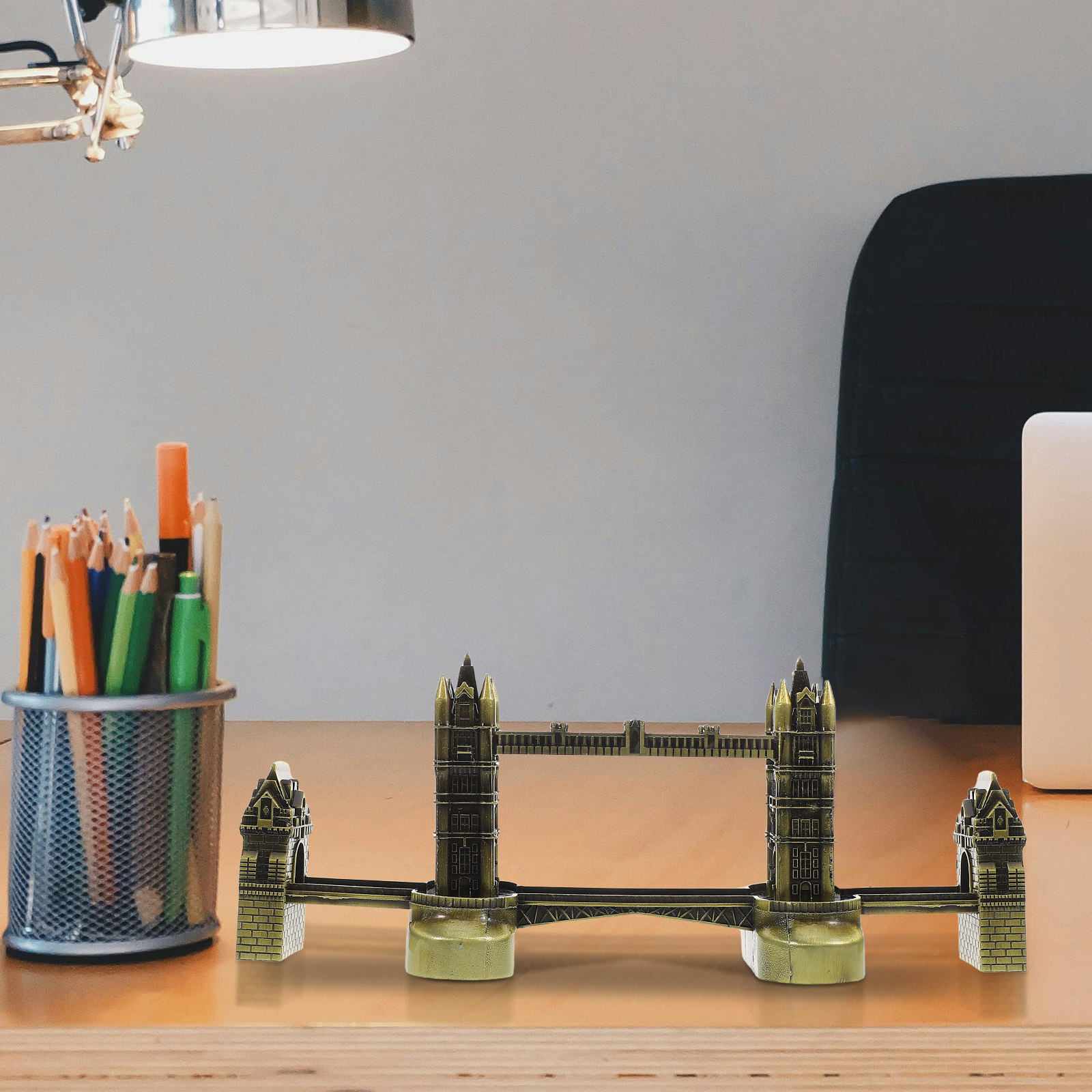 Escultura Metálica del Puente  - Home Office London reseña y precio